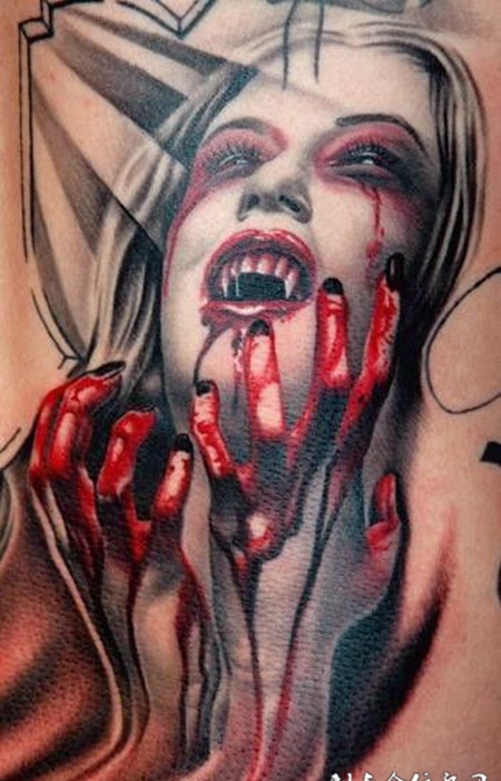 腰侧流血的吸血鬼纹身图案