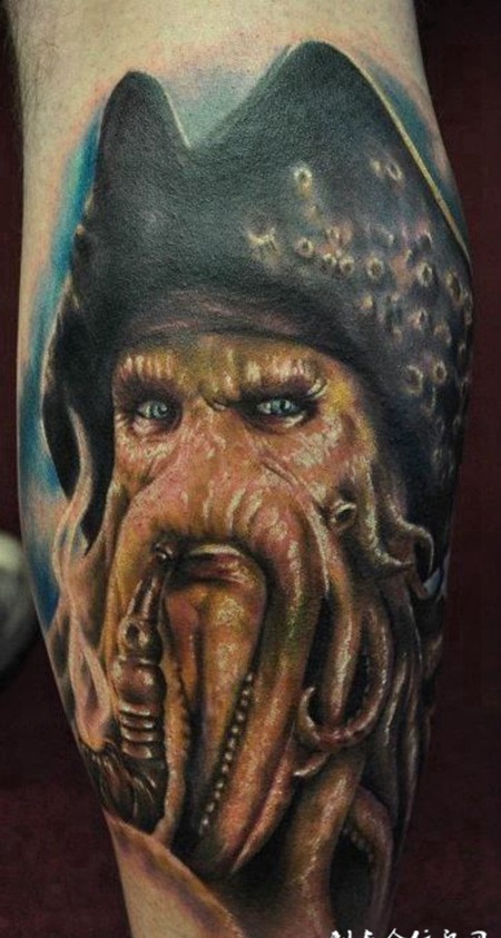 小腿上的章鱼怪纹身图案