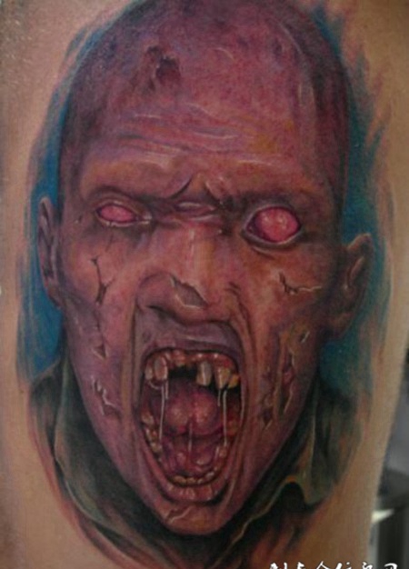 腰侧的丧尸纹身图案