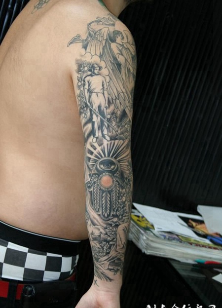 花臂上的天使纹身图案