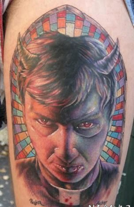 大臂上的恶魔的纹身图案