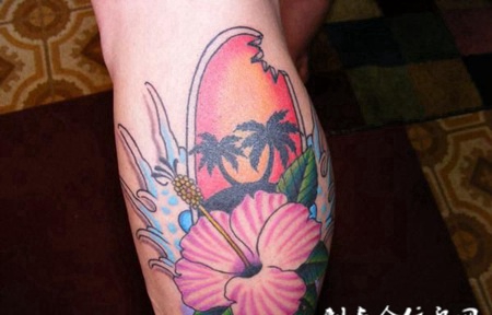 小腿上的木槿花纹身图案