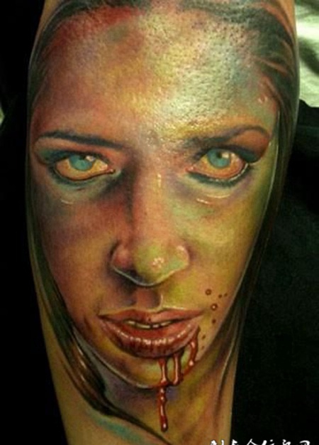 小臂上的女性恶魔纹身图案