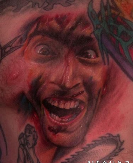 胸侧的丧尸纹身图案