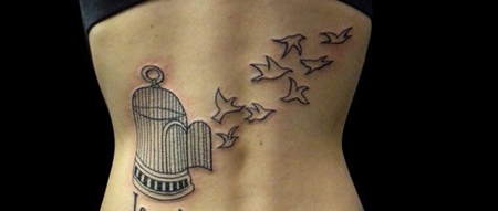 背部放飞的鸽子纹身图案
