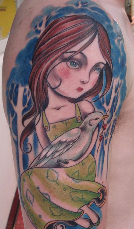 大臂美女白鸽纹身图案
