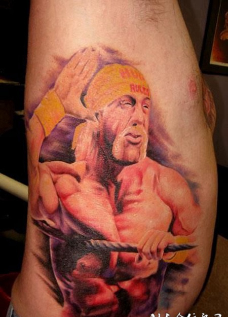 腰侧的帅哥纹身图案