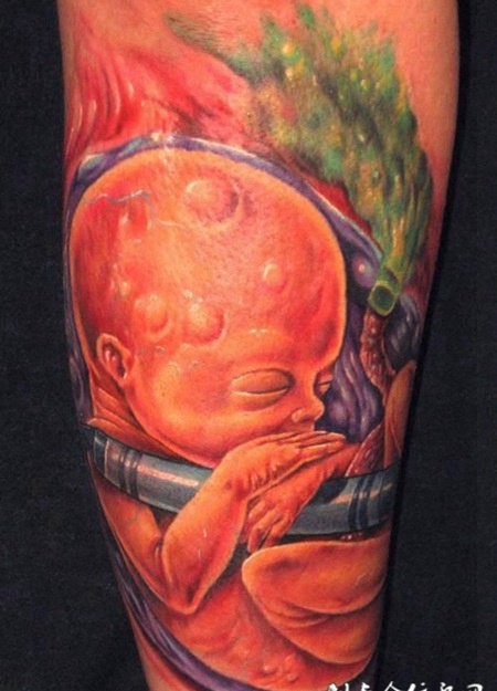 小臂上的婴儿纹身图案