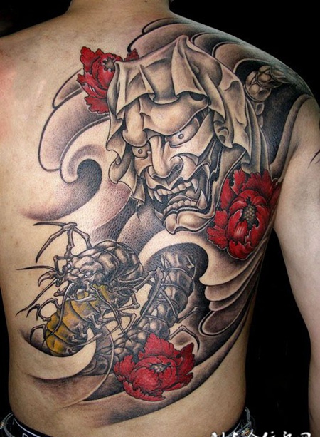 后背上的般若蜈蚣纹身图案