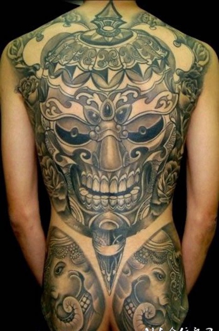 后背上象神嘎巴拉纹身图案