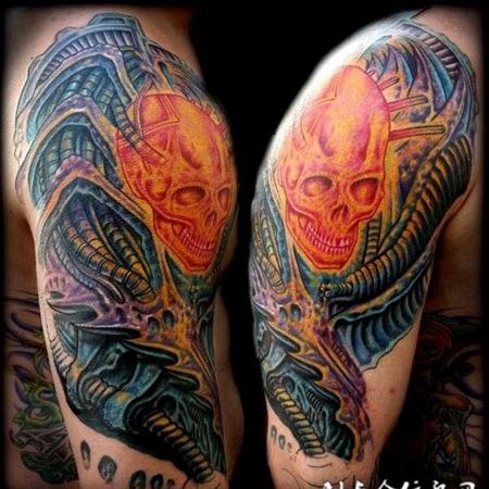 大臂上的机械骷髅头纹身图案