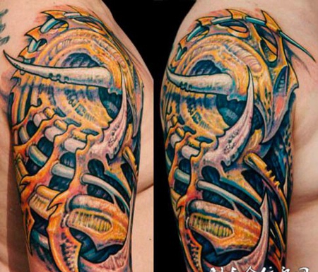 大臂上的骨质机械的的纹身图案