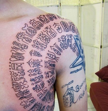肩部梵文纹身图案