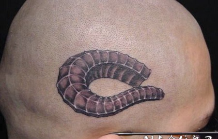 头上斩断的触角纹身图案