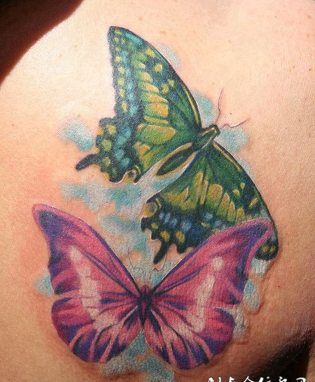 肩膀上的蝴蝶纹身图案