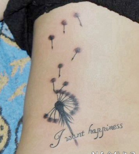 腰侧的蒲公英纹身图案