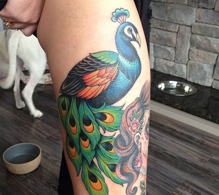 大腿性感孔雀纹身图案