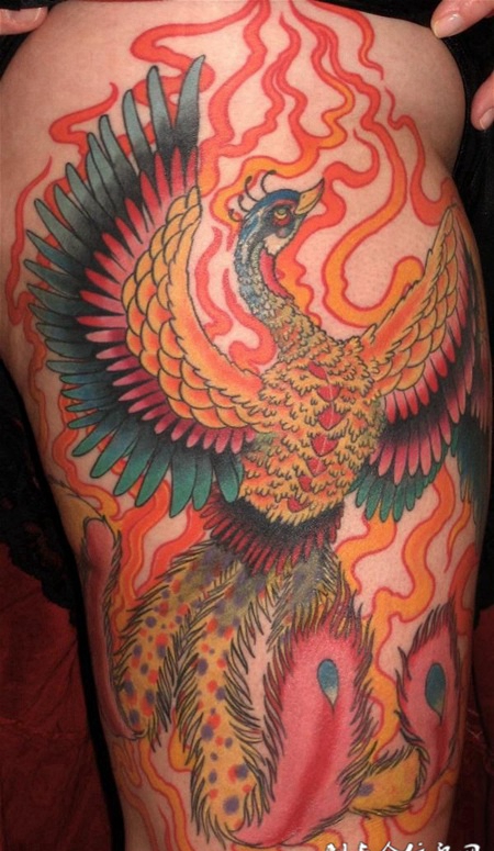 大腿上的凤凰的纹身图案
