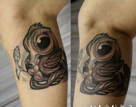 大臂上的海马纹身图案