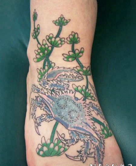 脚面上的螃蟹纹身图案