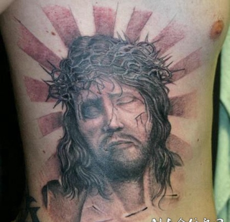 腰侧的耶稣的纹身图案