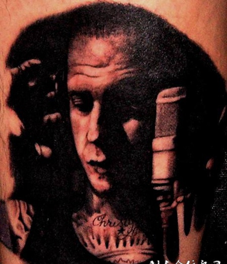 大臂上帅哥纹身图案