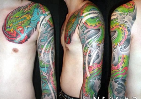 半胛浪花龙的纹身图案