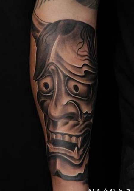 小臂上的般若纹身图案