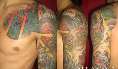 半胛菊花龙纹身图案