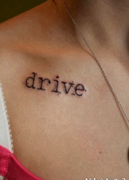 锁骨上的英文纹身图案