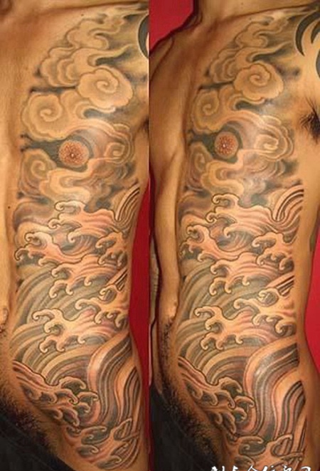 胸前的水花祥云纹身图案