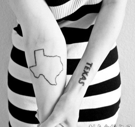 小臂上的英文图形纹身图案