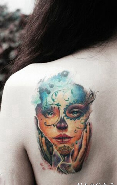 后背上的deadgirl纹身图案