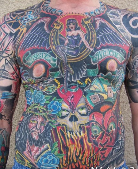 胸前的天使耶稣纹身图案