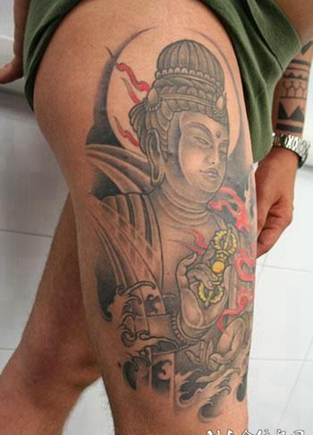 大腿上的佛像纹身图案
