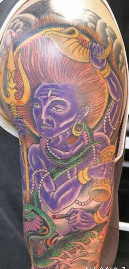 包大臂战士纹身图案