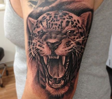 大臂帅气豹头纹身图案