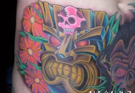 腰侧的南瓜骷髅纹身图案