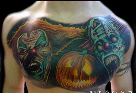 胸前的小丑恶魔纹身图案