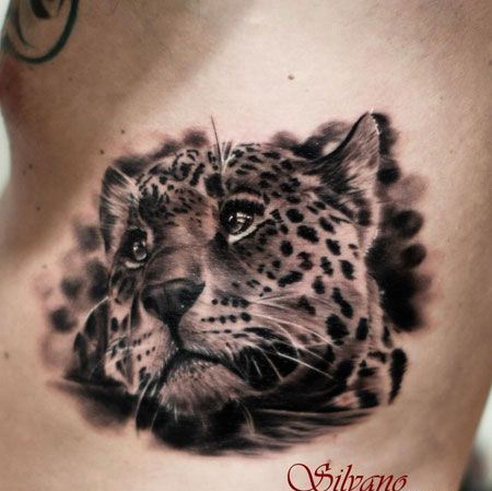 颈部豹头纹身图案