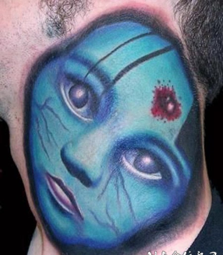 脖子上的sd娃娃纹身图案