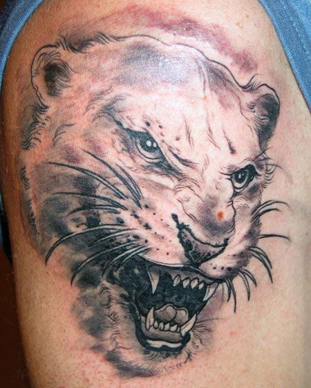 大臂凶猛的猎豹头纹身图案