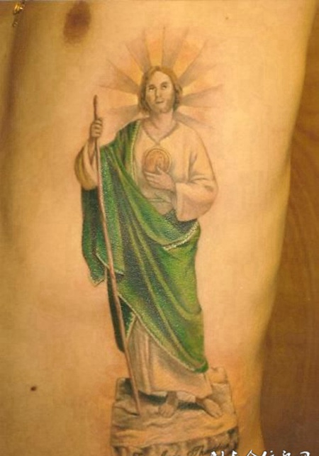 腰侧的耶稣神像纹身图案