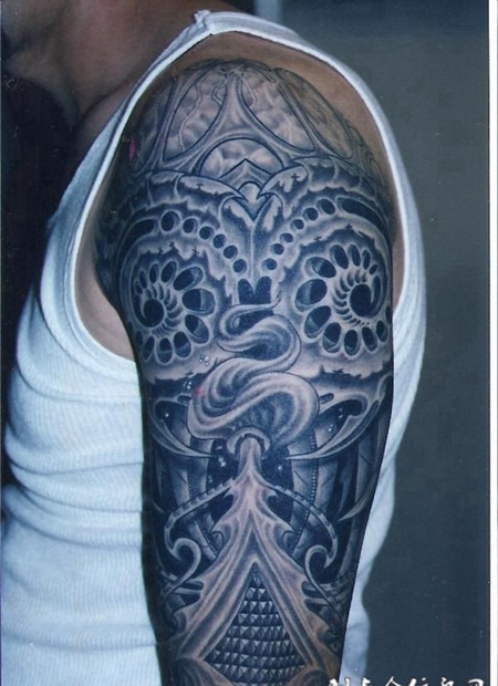 包大臂骨骼纹身图案