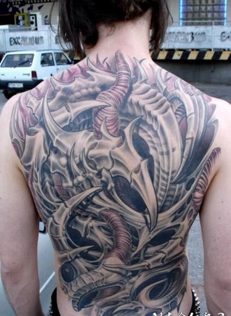 满背骨骼恶魔纹身图案