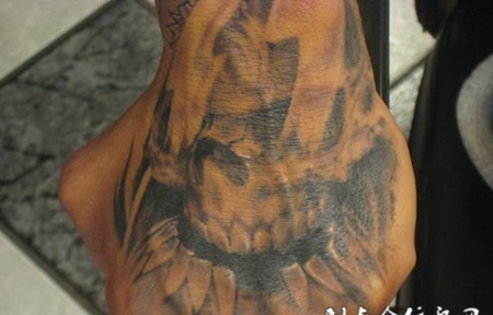 手背上的骷髅恶魔纹身图案