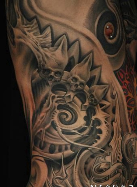 腰侧的骨质骷髅头纹身图案