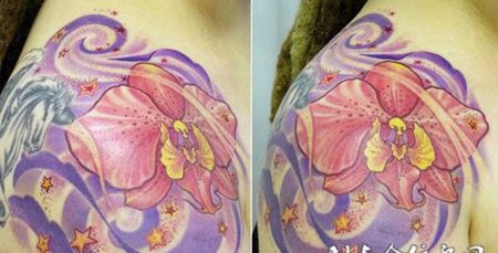 肩膀上的木槿花纹身图案