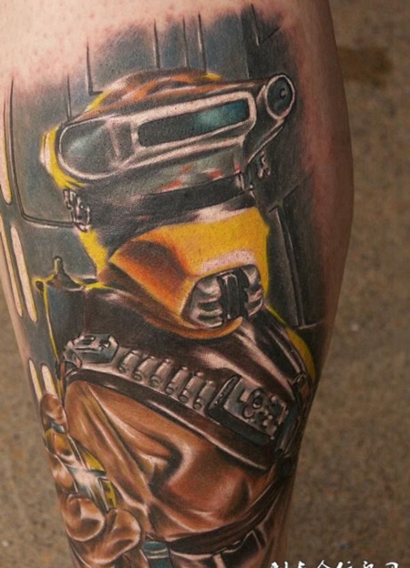 小腿上的钢铁侠纹身图案