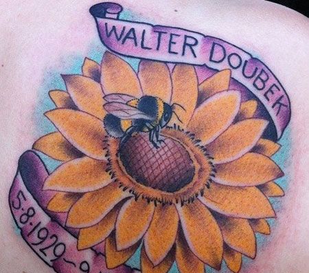 背部蜜蜂纹身图案